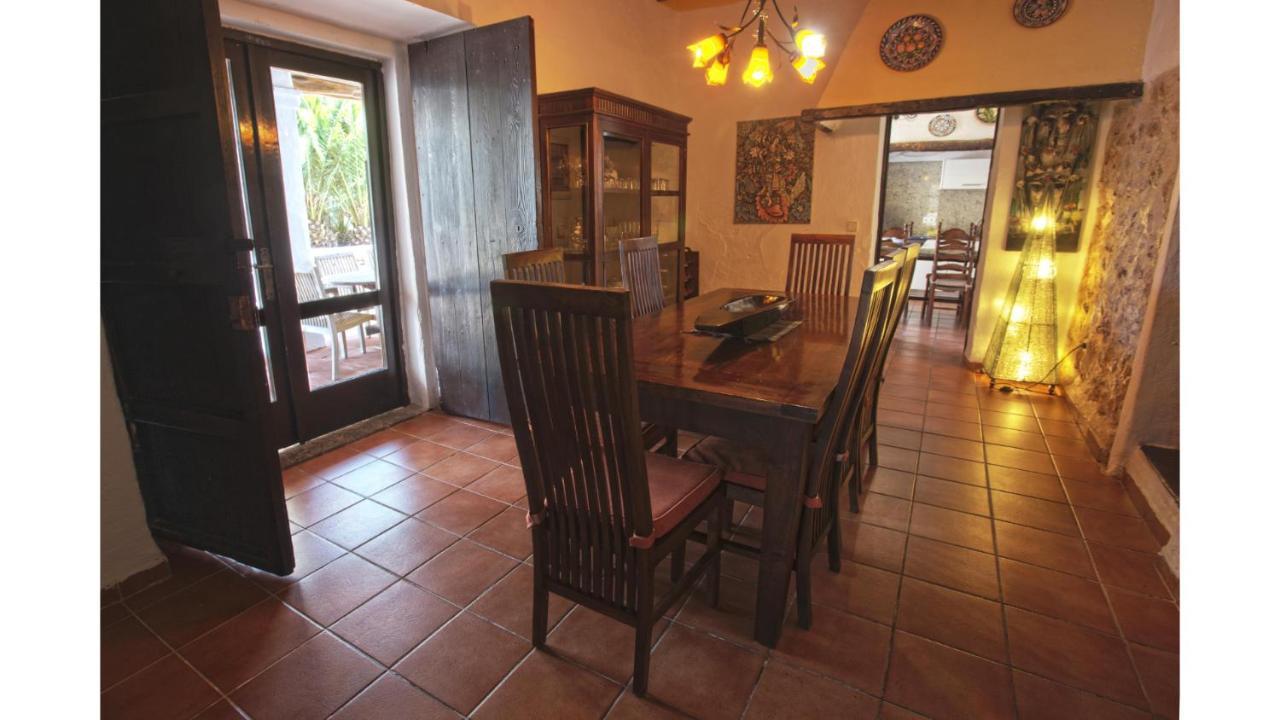Villa Daniel 5 Mins By Taxi Into Ibiza Town Sant Jordi de ses Salines Exterior photo